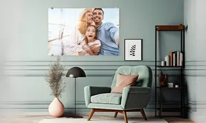 Acrylglasbild in Wohnzimmer als Wandbild, Motiv: Familie mit Kind