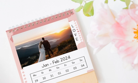 Tischkalender zum Aufstellen, Fotokalender, Motiv Ehepaar auf einer Anhöhe ins Tal blickend